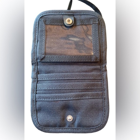 L.L. Bean Wallet - Picture 4 of 5